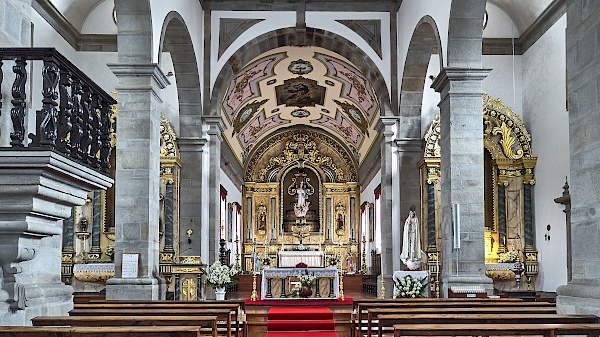 Im Inneren der Kirche Matriz de Santa Cruz das Flores (Azoren)