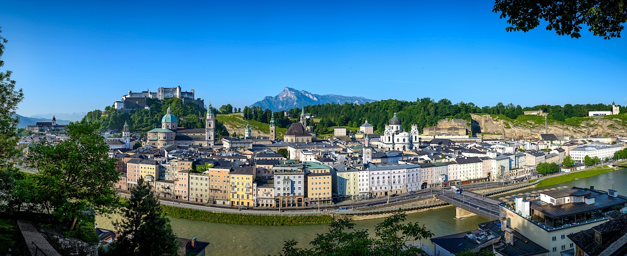 Panorama von Salzburg im Sommer mit Blick auf die Altstadt & Salzach - Foto: Tourismus Salzburg GmbH/Breitegger Günter