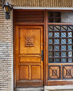 Türen in der Altstadt von Pamplona (Navarra / Spanien)