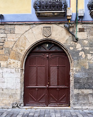 Türen in der Altstadt von Pamplona (Navarra / Spanien)