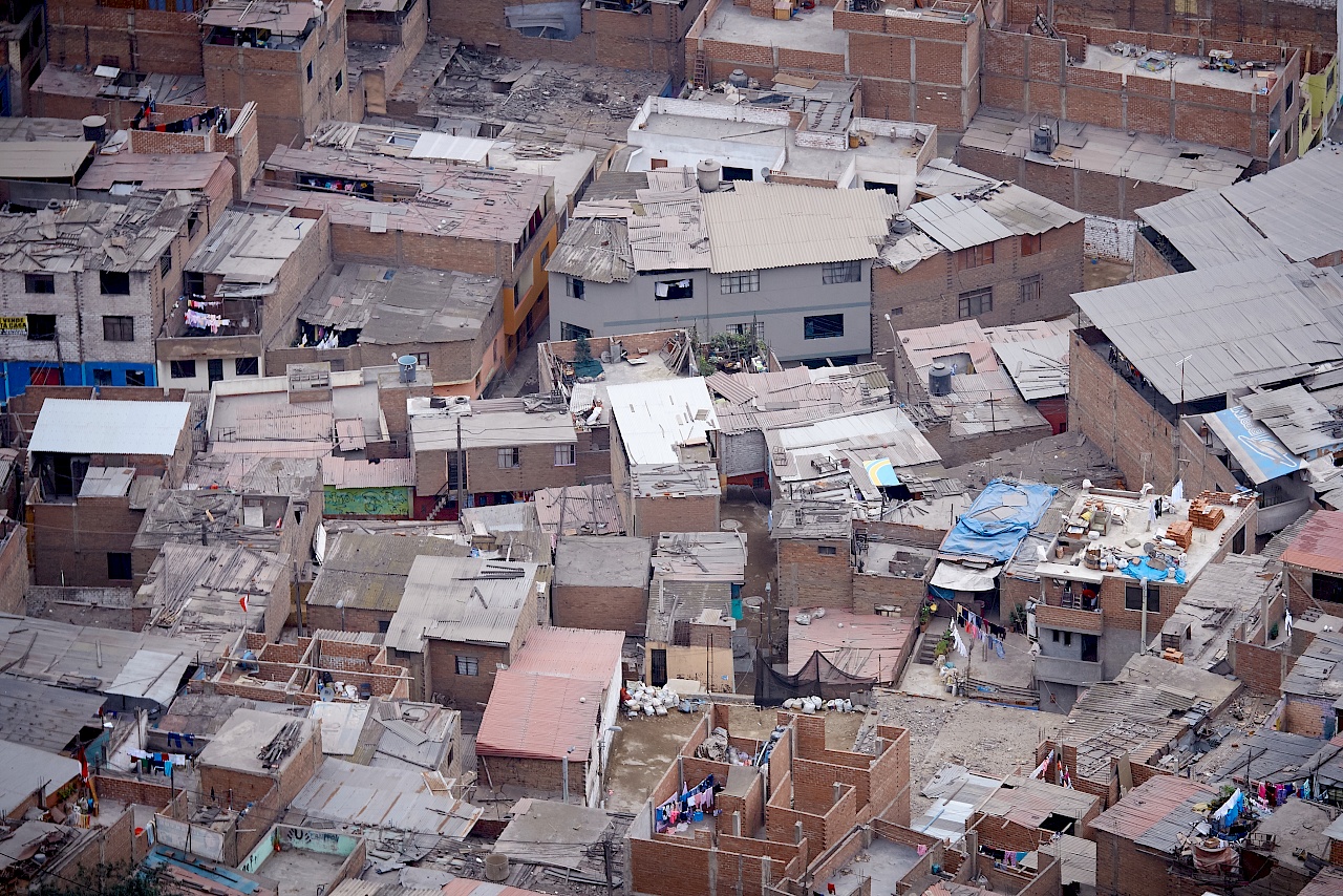 Blick vom Cerro San Cristobal auf die Armenviertel von Lima