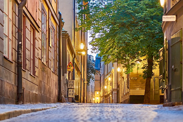 Die Altstadt Stockholms bei Dämmerung