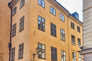 Aufgemalte Fenster in der Altstadt Stockholms