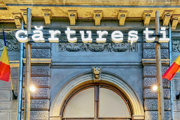 Fassade der Bücherei Cărturești Verona in Bukarest