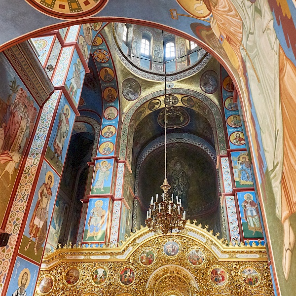 Im Inneren der Michaelskathedrale in Kiew (Ukraine)