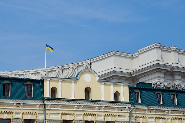 Die ukrainische Flagge in Kiew