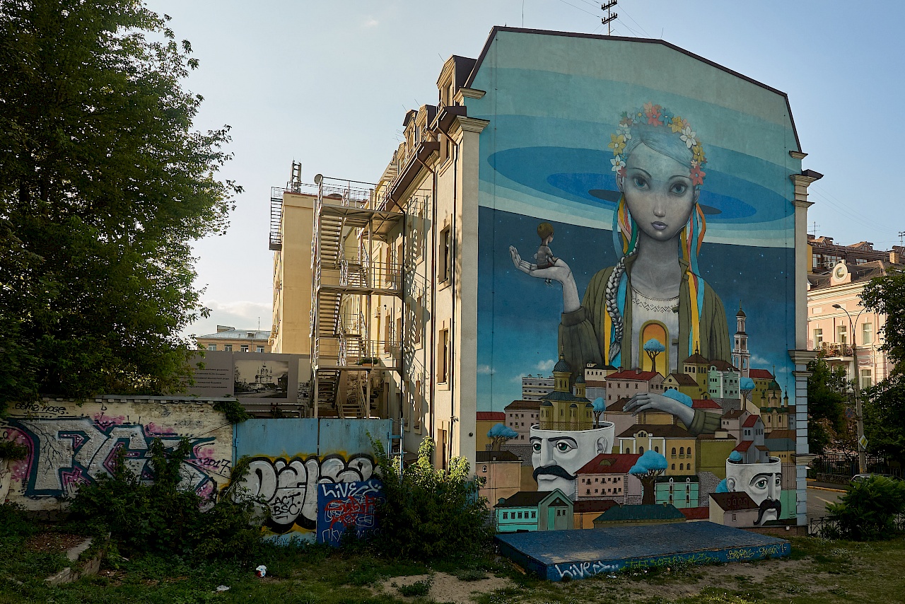 Mural des Künstler-Duos Seth x Kislow in Kiew (Ukraine)