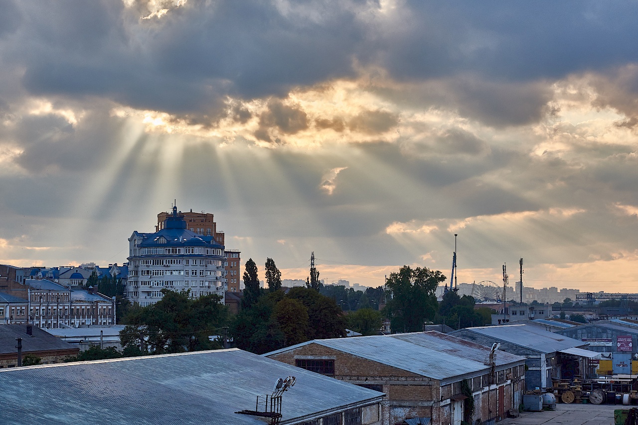 Sonnenuntergang in Kiew (Ukraine)