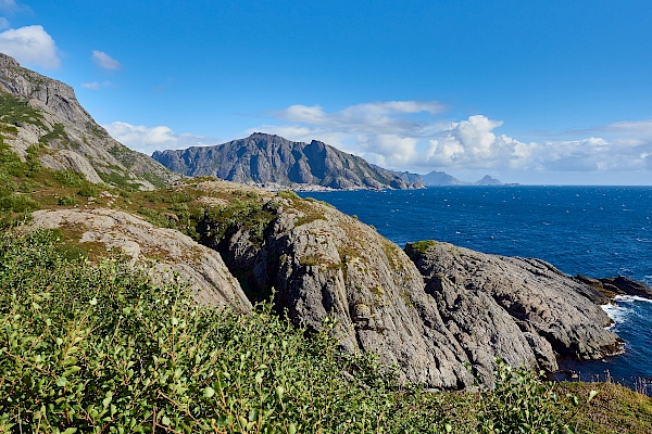 Hügeliger Weg nach Nusfjord