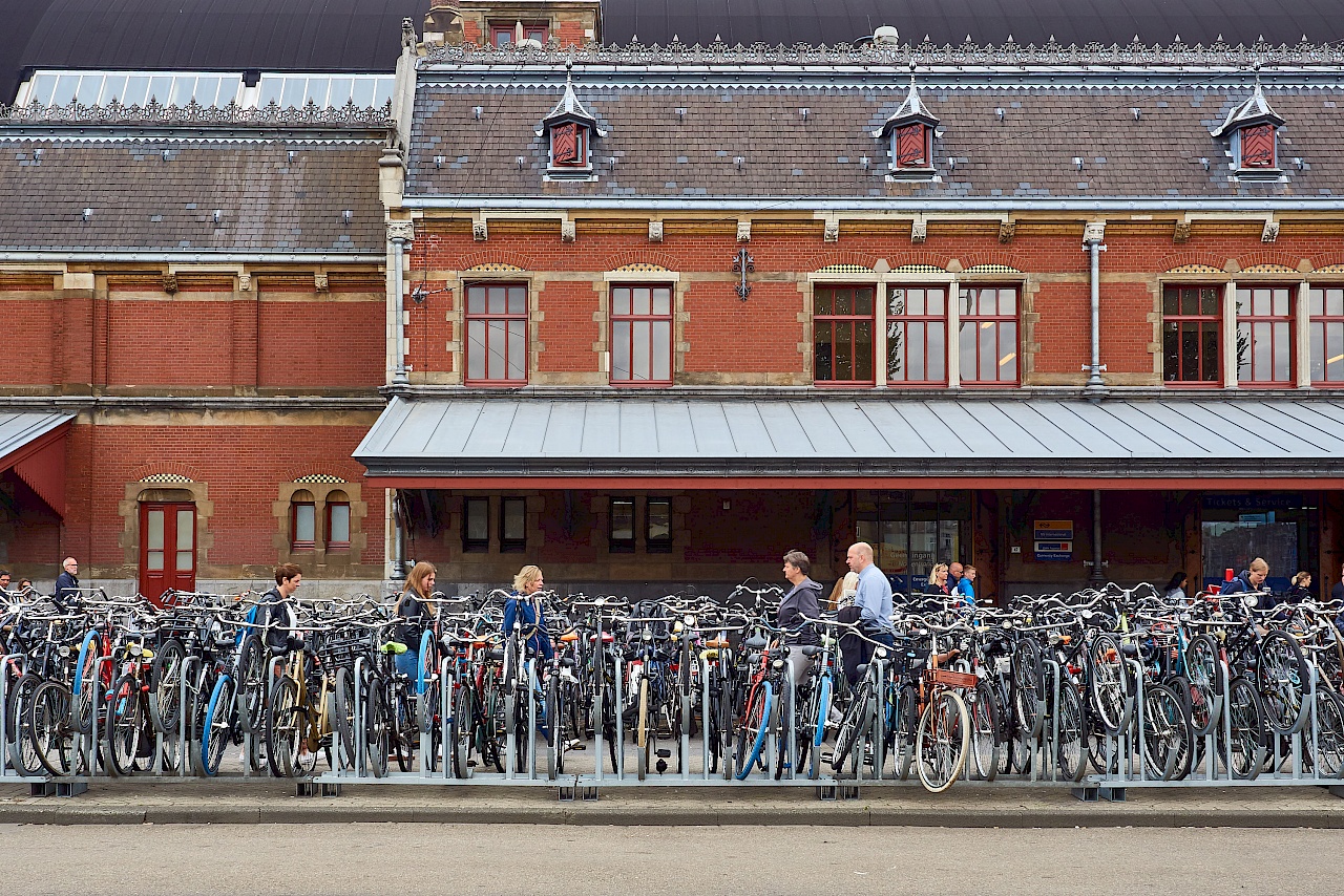 Hauptbahnhof voller Fahrräder