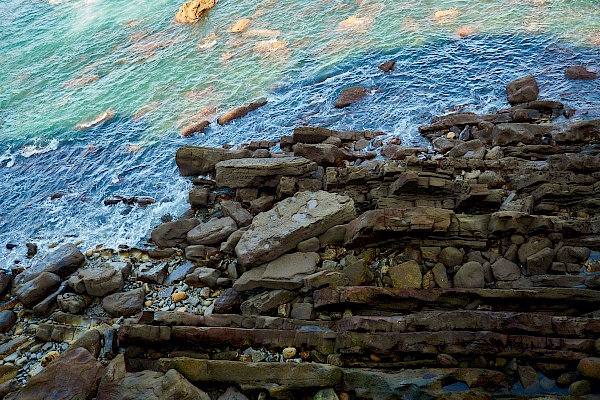 Steinsformation an der Küste