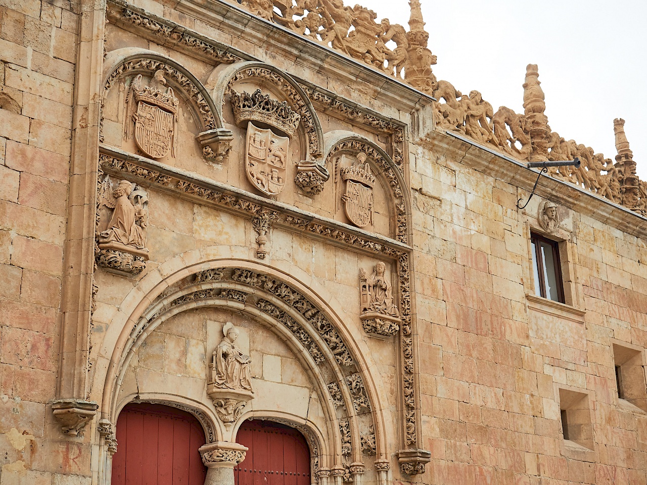 Fassade der Universität in Salamanca
