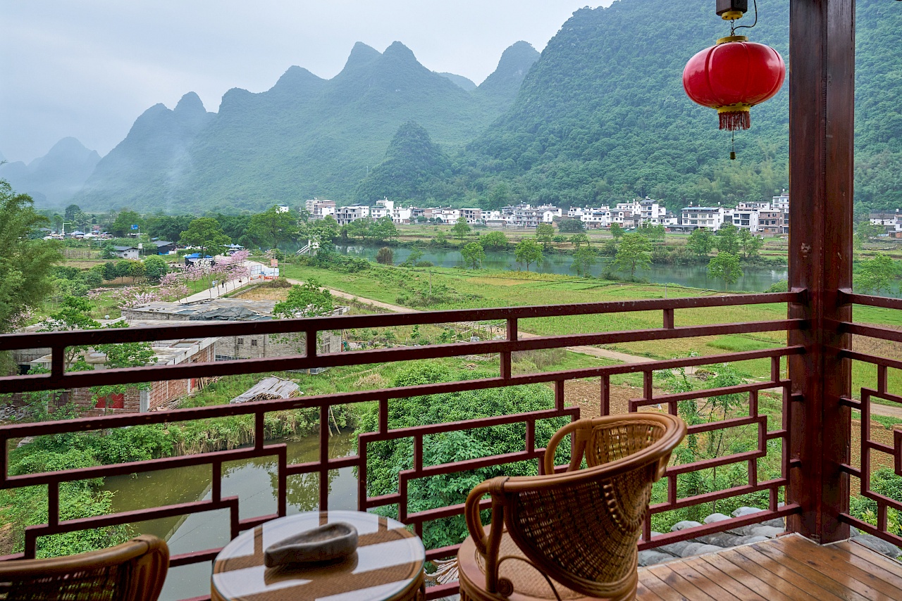 Blick vom Hotelzimmer im Yangshuo Eden Garden Hotel auf den Yulong River