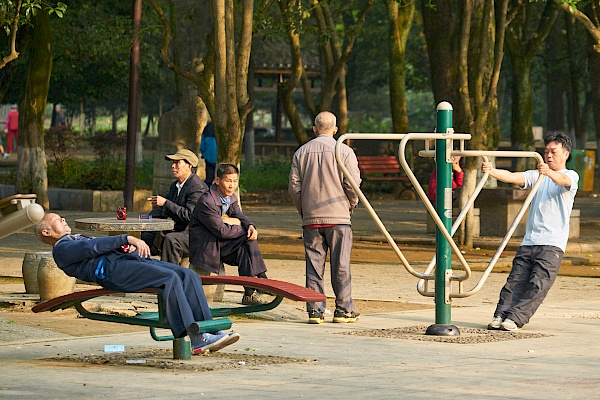 Frühsport im Yangshuo Park (China)