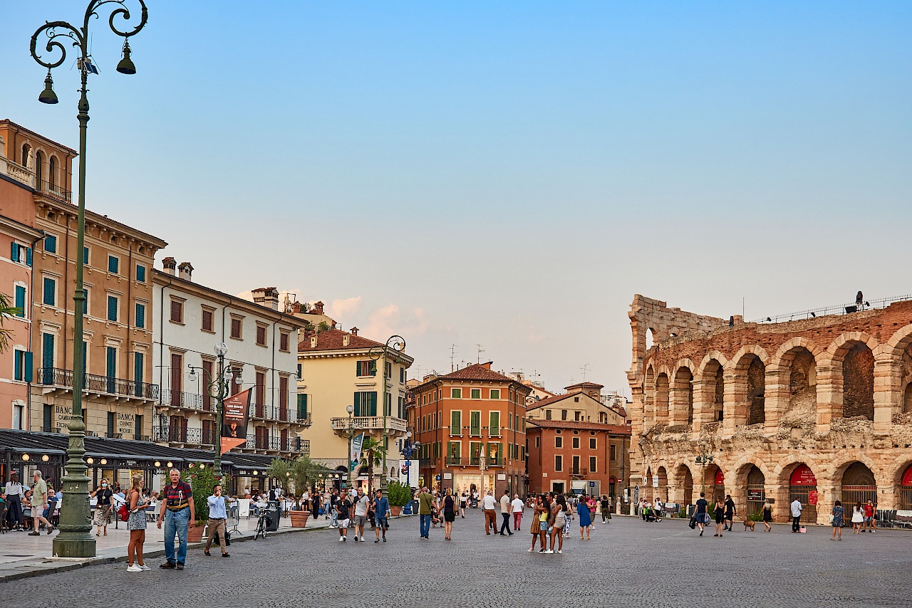 Die Piazza Bra und die Arena von Verona