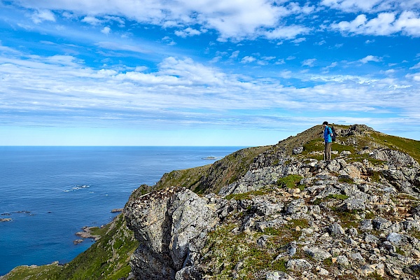 Wanderung entlang der Küste auf der Dronningruta in Norwegen
