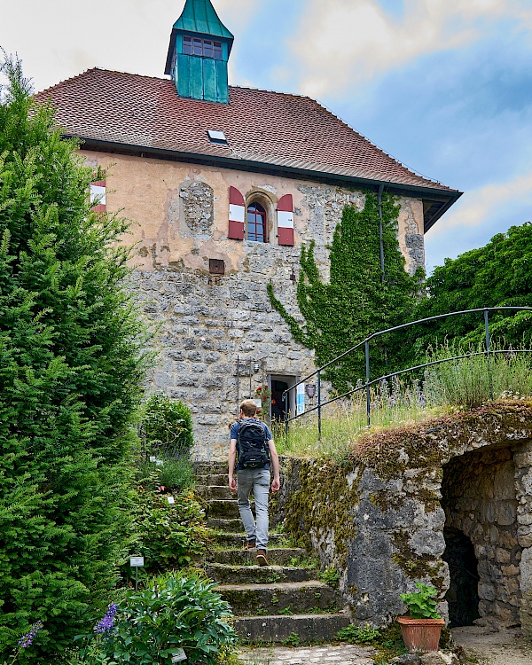 Auf dem Hof der Burg Hohenstein