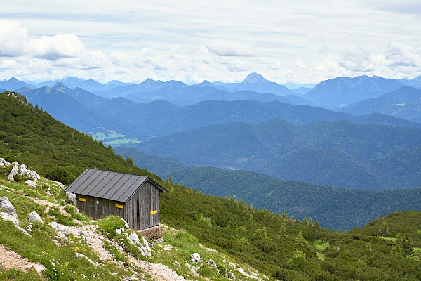 Schutzhütte am Gipfel Benediktenwand