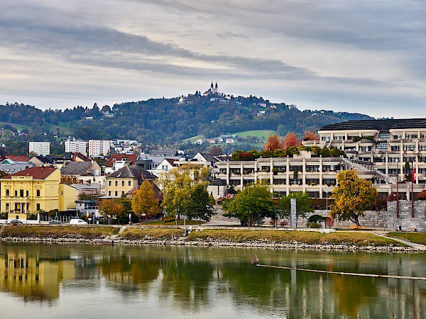 Blick auf den Pöstlingberg - Donau-Flusskreuzfahrt mit VIVA Cruises