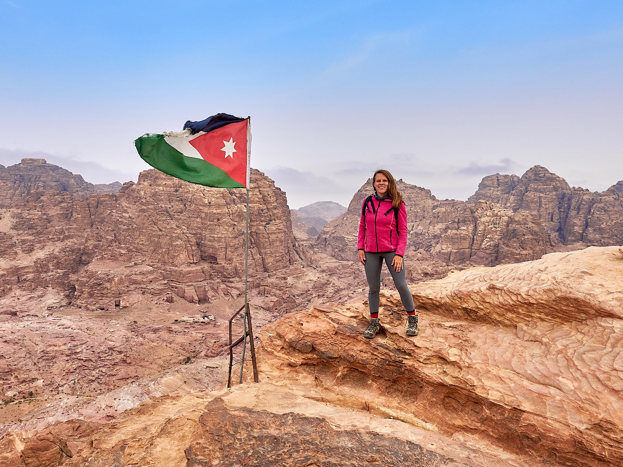 Aussicht vom Hohen Opferplatz in der Felsenstadt Petra in Jordanien