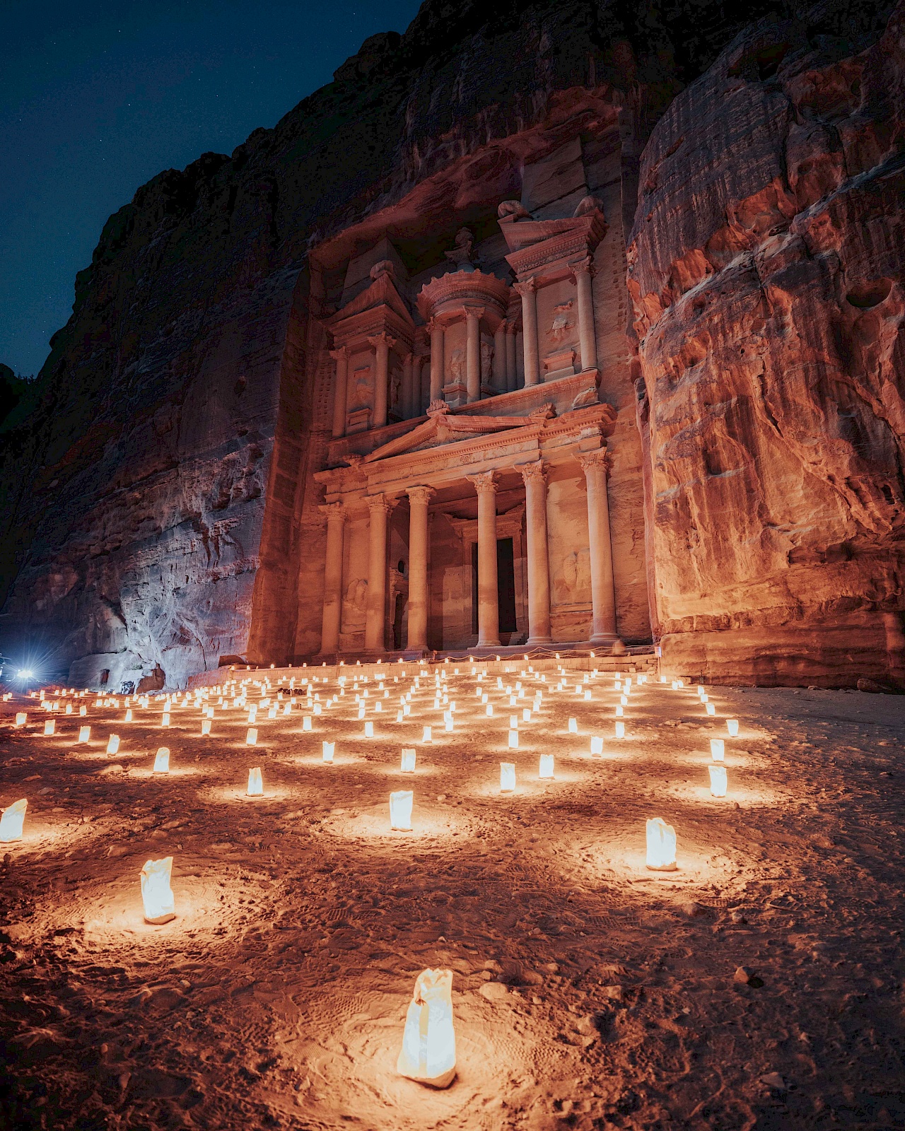 Petra bei Nacht besuchen