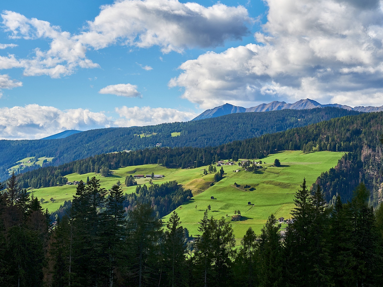 Aussicht vom Zwergendorf auf dem Familienberg Haunold in Innichen (Südtirol)