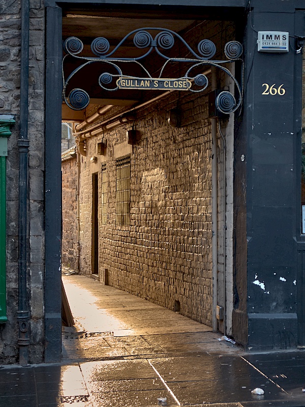 Schmale Gassen in Edinburghs Altstadt (Schottland)