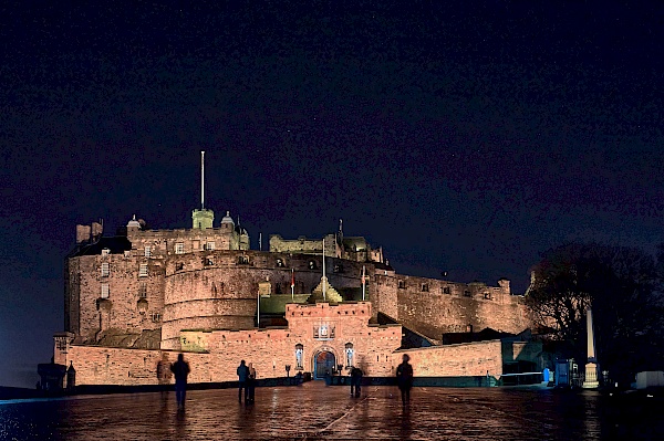 Edinburgh Castle bei Nacht (Schottland)