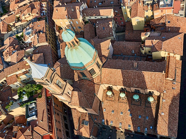 Aussicht vom Asinelli Turm in Bologna (Italien)
