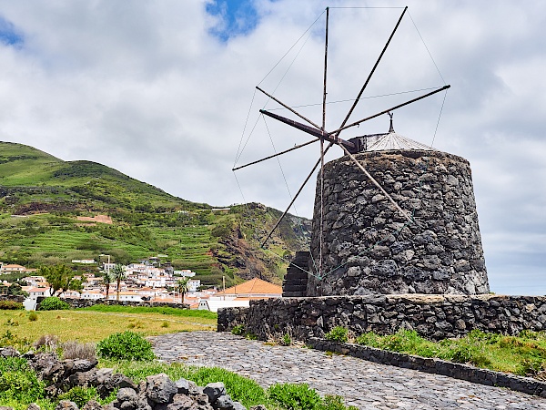 Windmühlen auf Corvo (Azoren)