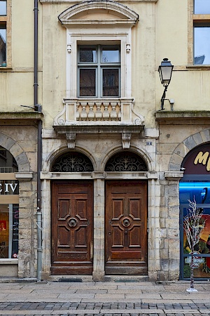 Türen in der Altstadt von Lyon (Frankreich)