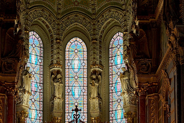 Innenraum der Basilika Notre-Dame de Fourvière in Lyon (Frankreich)