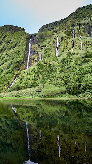 Cascata da Ribeira do Ferreiro auf Flores (Azoren)