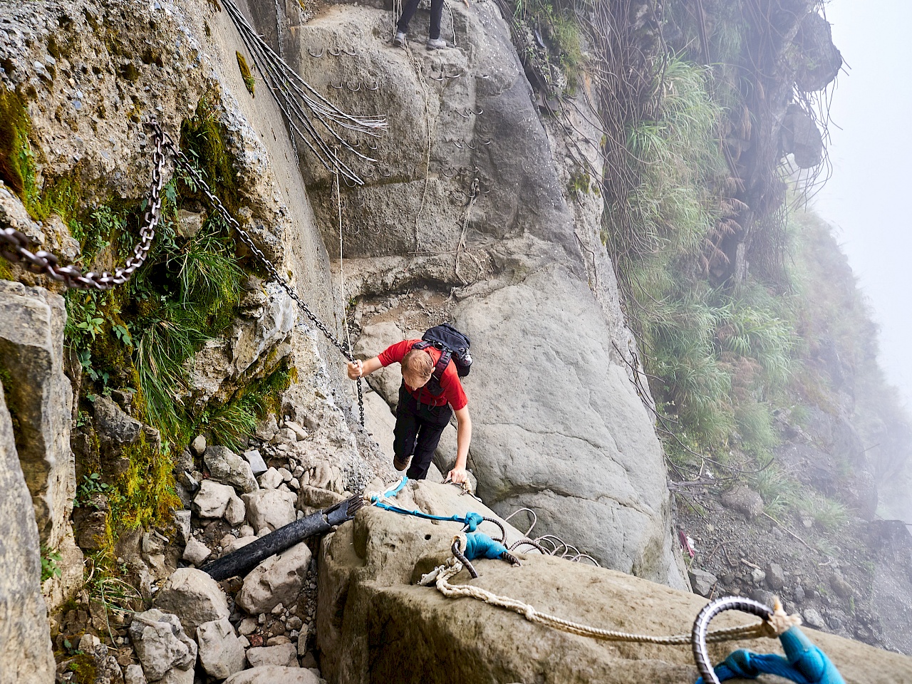 Kletterpartie auf der Mianyue Wanderung in Alishan (Taiwan)