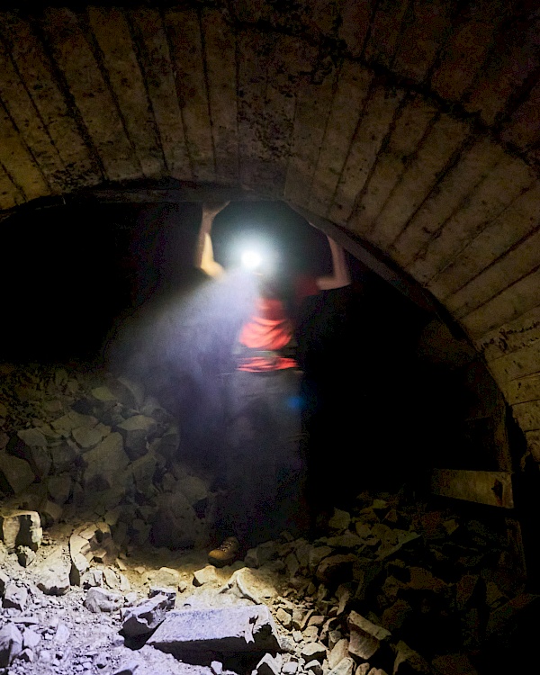 Eingestürtzter Tunnelabschnitt auf der Mianyue Wanderung in Alishan (Taiwan)